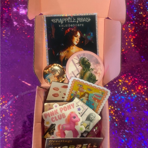 CHAPPELL ROAN ULTIMATE PROMOTIONAL BOXSET MINT !! - Picture 7 of 8